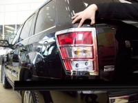 Молдинги (накладки) задних фонарей Jeep (джип) Grand Cherokee (чероки) (2005-2010) ― PEARPLUS.ru