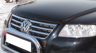 Дефлектор капота тёмный Volkswagen Touareg (2003-2010) SKU:168029qw