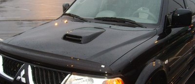 Дефлектор капота тёмный Mitsubishi Pajero Sport (2000-2008)