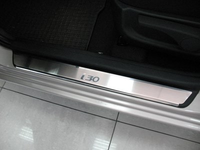 Накладки на пороги Hyundai i30 (2007-2011) серия 08 (нержавеющая сталь)