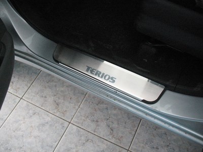 Накладки на пороги Daihatsu Terios (2008- ) серия 08 (нержавеющая сталь)
