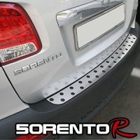 Защитная накладка алюминевая на задний бампер с логотипом. Kia Sorento R (2013 по наст.)