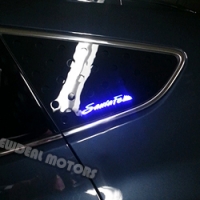 Задние боковые уголки окон со светодиодной надписью Hyundai Santa Fe (2012 по наст.)