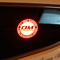 Светодиодная накладка с логотипом Hyundai (хендай) Santa Fe (санта фе) (2012 по наст.) ― PEARPLUS.ru