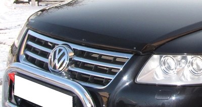 Дефлектор капота тёмный Volkswagen Touareg (2003-2010)