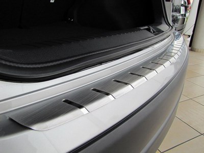 Накладки на задний бампер с загибом Toyota Auris II combi FL (2015- ) серия 25