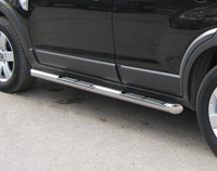 Боковые подножки (пороги) нержавеющая труба с противоскользящими накладками для ног 76мм с заглушкой в виде полушария из нержавеющей стали Ford (Форд) Kuga (куга) (2008 по наст.) 