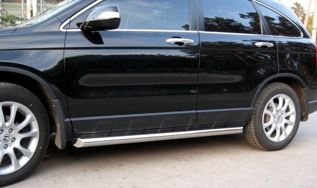 Боковые подножки(пороги) труба из нержавеющей стали 63мм с заглушкой в виде полушария из нержавеющей стали Honda CR-V (2007-2010)