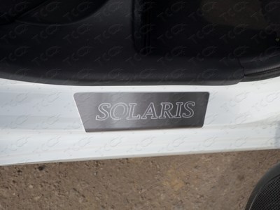 Накладки на пороги (лист шлифованный с логотипом) Hyundai (хендай) Solaris 2014 ― PEARPLUS.ru