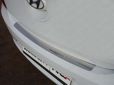 Накладка на задний бампер (лист зеркальный) Hyundai Solaris 2014