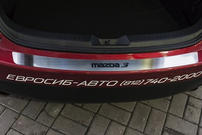 Накладка на наруж. порог багажника с рисунком, седан 4d,Mazda 3 2013-
