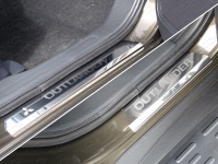 Накладки на пороги (лист зеркальный с надписью) Mitsubishi Outlander (2015 по наст.)
