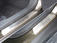 Накладки на пороги (лист шлифованный с надписью) Mitsubishi Outlander (2015 по наст.)