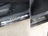 Накладки на пороги (лист зеркальный надпись Tiida (тиида)) Nissan (ниссан) Tiida (тиида) 2015
