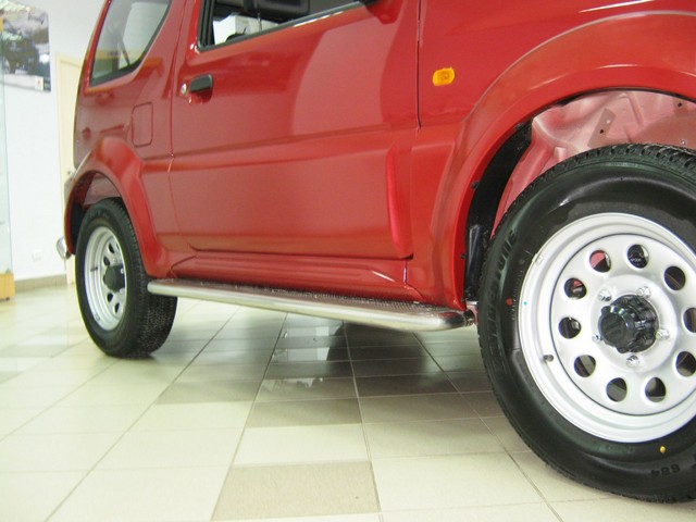 Боковые подножки(пороги) труба из нержавеющей стали 42мм (с листом) Suzuki Jimny (2006 по наст.)