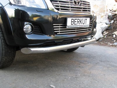 Накладка на решетку бампера d16 Toyota Hilux Double Cab 2011-