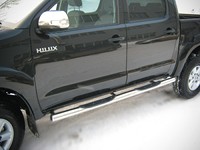 Боковые подножки (пороги) нержавеющая труба с противоскользящими накладками для ног 76мм с заглушкой в виде полушария из нержавеющей стали Toyota (тойота) HiLUХ (2006-2009) 