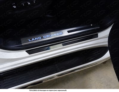 Накладки на пороги (лист зеркальный) Toyota Land Cruiser 200 2015