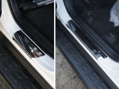 Накладки на пороги (лист зеркальный) Toyota RAV4 2015-