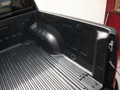 Вставка в кузов пикапа из ПНД пластика (производство Н.Зеландия) VW AMAROK (двойная кабина) ― PEARPLUS.ru