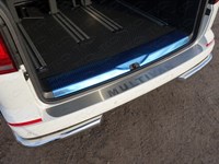 Накладка на задний бампер (лист шлифованный с надписью Multivan) Volkswagen (фольксваген) Multivan 2015