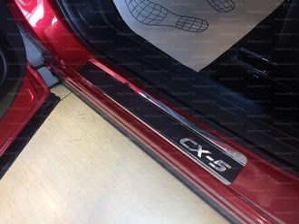 Накладки на пороги нерж.сталь (Карбон) Mazda CX-5 (2017-)