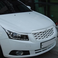 Решётка радиатора в цвет кузова Chevrolet (Шевроле) Cruze (круз) sedan (2009 по наст.) ― PEARPLUS.ru