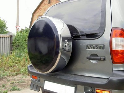 Чехол запасного колеса (крышка не окрашена) 215/60 R16 Chevrolet (Шевроле) Niva (2003 по наст.) ― PEARPLUS.ru