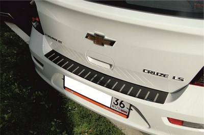 Накладки на задний бампер с загибом Chevrolet (Шевроле) Cruze (круз) 4d (2008-2012) серия 30 ― PEARPLUS.ru