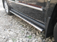 Боковые подножки(пороги) труба из нержавеющей стали d75x42 мм (овал) с листом Jeep Liberty (2008 по наст.)