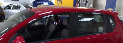 Дефлекторы боковых окон (4 шт., тёмные) Chevrolet (Шевроле) Aveo 5dr (2011 по наст.) ― PEARPLUS.ru