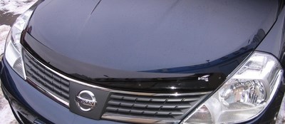 Дефлектор капота тёмный (Breeze) Nissan (ниссан) Tiida (тиида) (2008 по наст.) ― PEARPLUS.ru