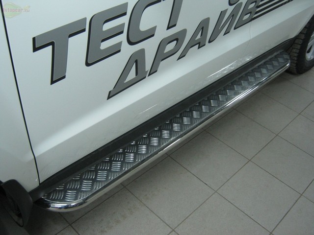 Боковые подножки(пороги) труба из нержавеющей стали 42мм (с листом) Hyundai Santa Fe (2010-2012)