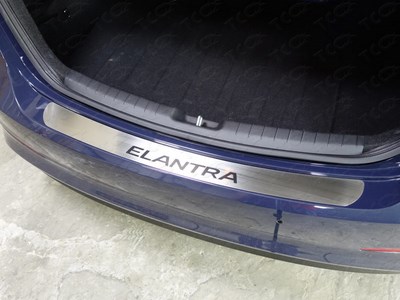 Накладка на задний бампер (лист шлифованный надпись Elantra) Hyundai Elantra 2016-