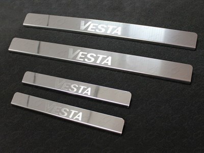 Накладки на пороги (лист зеркальный надпись Vesta) Lada (ВАЗ, Лада) Vesta 2015- ― PEARPLUS.ru