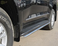 Боковые подножки (пороги) труба из нержавеющей стали 42мм с заглушкой в виде полушария из нержавеющей стали Toyota (тойота) Land Cruiser (круизер) (ленд крузер) J200 (2008-2011) 