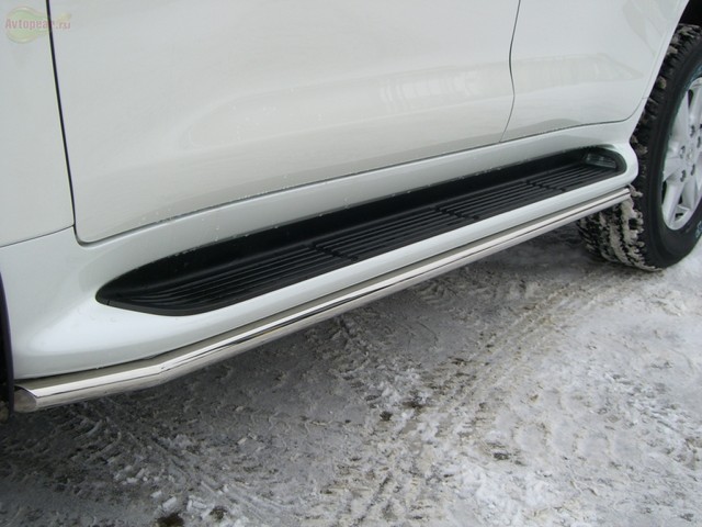 Боковые подножки(пороги) труба из нержавеющей стали 42мм с заглушкой из нержавеющей стали под углом 45 градусов Lexus LX570 (2007 по наст.)