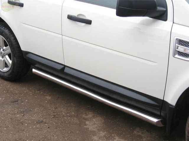 Боковые подножки(пороги) труба из нержавеющей стали 63мм c заглушкой из чёрного пластика Land Rover Freelander 2 (2007 по наст.)
