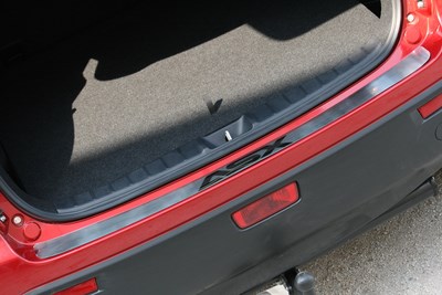 Накладка на наруж. порог багажника с рисунком штампованная,Mitsubishi ASX 2013- SKU:184913qw