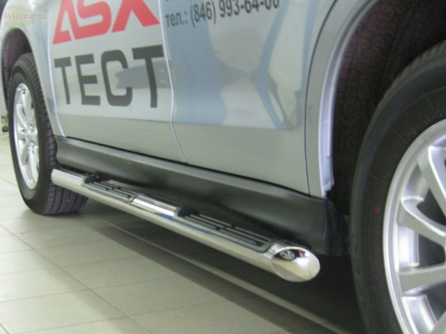 Боковые подножки(пороги) нержавеющая труба с противоскользящими накладками для ног 76мм с заглушкой в виде полушария из нержавеющей стали Mitsubishi ASX (2010 по наст.)