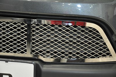 Накладка на решетку в бампер (рамка нерж./заполнение просечка нерж.)Mitsubishi Outlander (2014-2015)