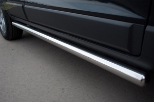 Боковые подножки (пороги) труба из нержавеющей стали 63мм c заглушкой из чёрного пластика Chevrolet (Шевроле) Niva Berton (2010 по наст.) ― PEARPLUS.ru