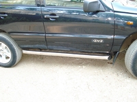 Боковые подножки (пороги) труба из нержавеющей стали 76мм с заглушкой в виде полушария из нержавеющей стали Chevrolet (Шевроле) Niva (2003 по наст.) 