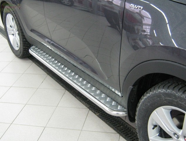 Боковые подножки(пороги) труба с листом из нержавеющей стали 42мм Kia Sportage (2010 по наст.)