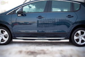 Боковые подножки (пороги) труба из нержавеющей стали 63мм с заглушкой в виде полушария из нержавеющей стали Peugeot (пежо) 3008 (2008 по наст.) ― PEARPLUS.ru