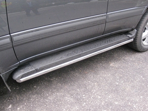 Боковые подножки(пороги) труба из нержавеющей стали 42мм с заглушкой из нержавеющей стали под углом 45 градусов Toyota Land Cruizer Prado J150 (2010 по наст.)