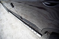 Боковые подножки (пороги) труба из нержавеющей стали d75x42 мм (овал) с проступью Nissan (ниссан) Qashqai (кашкай +2) (кашкай) (2010 по наст.) 