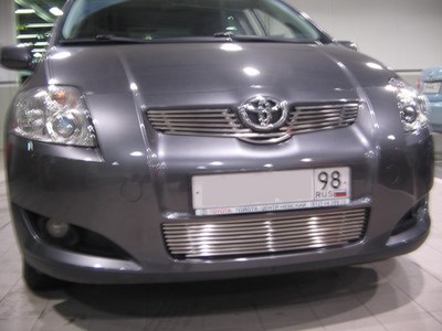 Накладка на решетку бампера d10 Toyota (тойота) Auris 2007-2010 ― PEARPLUS.ru