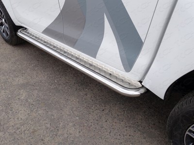 Пороги с площадкой 60,3 мм Toyota Hilux 2015