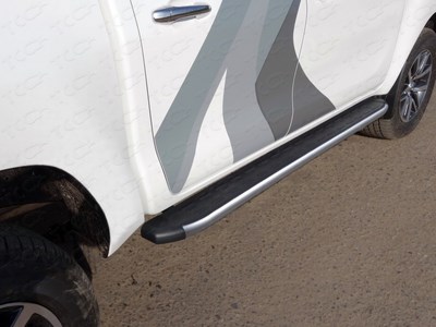 Пороги алюминиевые с пластиковой накладкой (карбон серебро) 1920 мм Toyota Hilux 2015